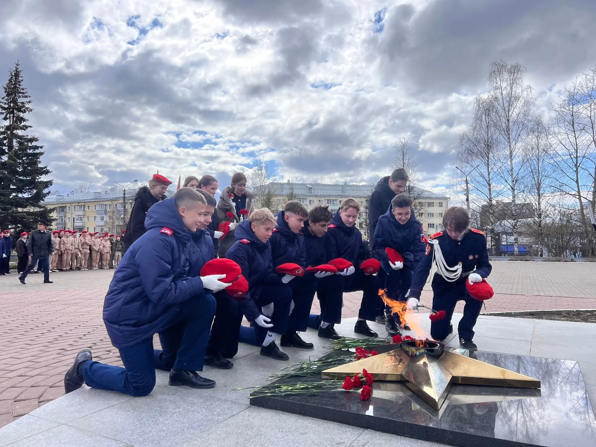 🇷🇺 ЮНАРМИЯ 🇷🇺  ✅ Торжественное мероприятие в Парке Победы собрало юнармейцев и горожан, чтобы почтит