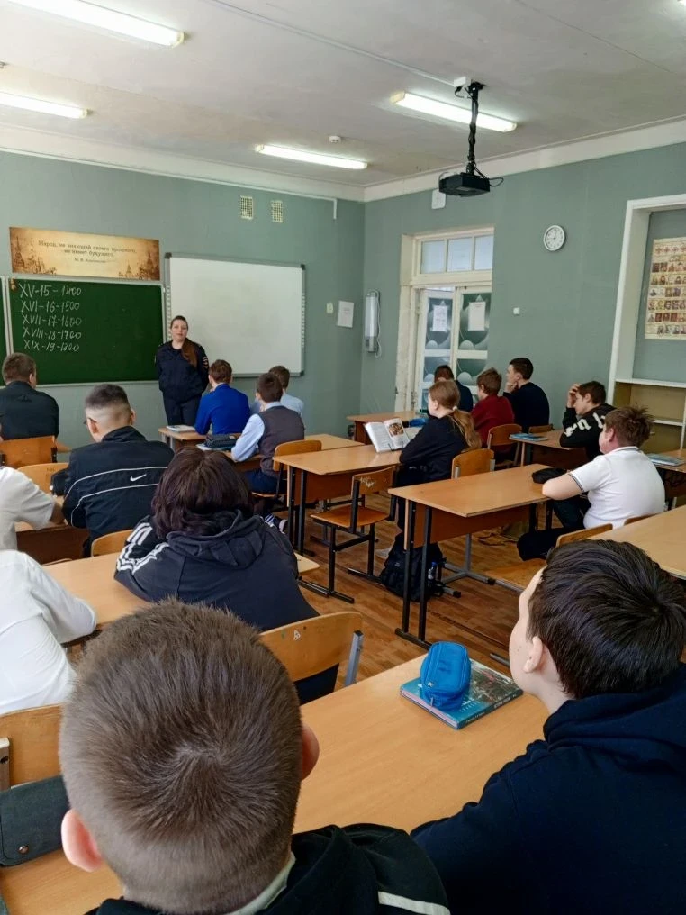 23 марта в нашей школе ,в 3 корпусе,в 5-9 классах, были проведены беседы  по безопасности жизнедеяте