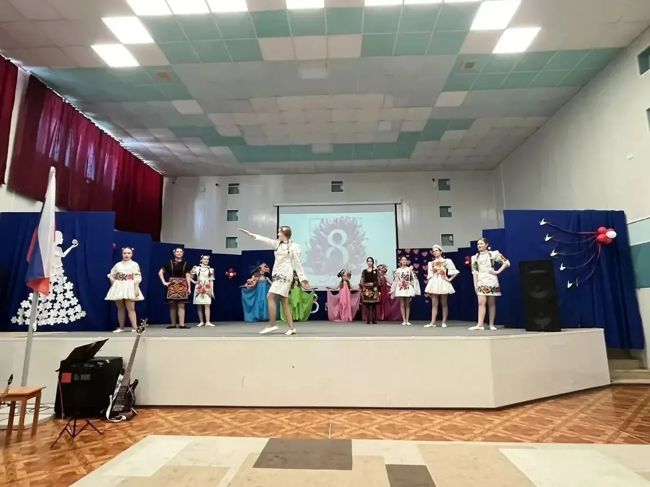 Поздравляем наш прекрасный женский коллектив!  В преддверии международного женского дня прошел празд