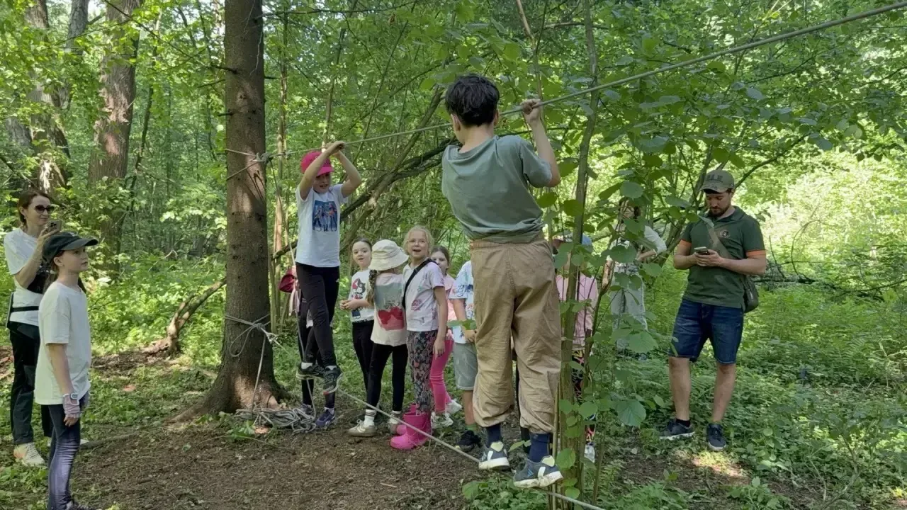 🎒🏕️ Туристический поход 2 «Г»: огонь, отвага и праздничное волшебство   🌲✨ Майским утром ученики 2 «
