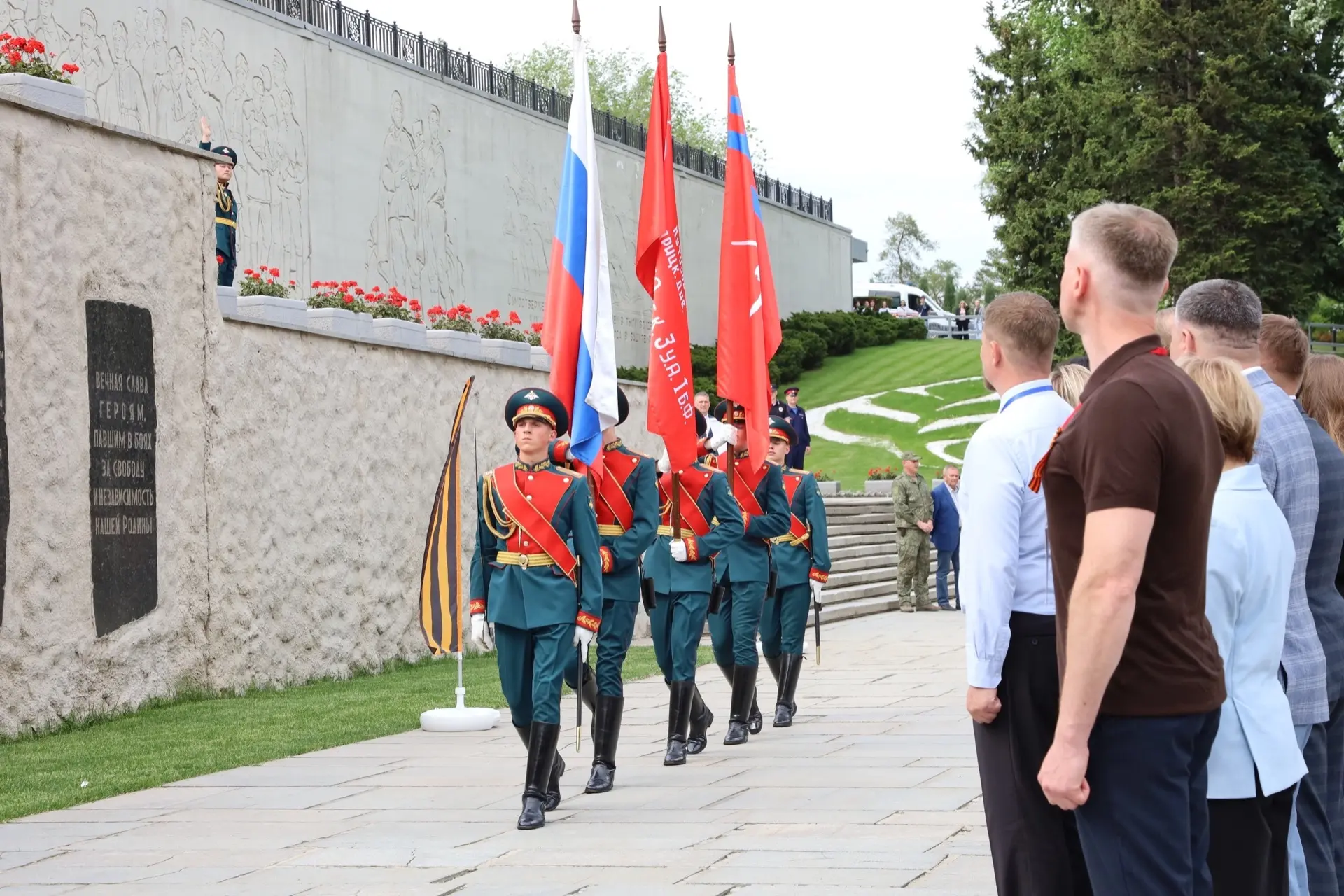 🇷🇺 Клятва на главной высоте страны!    Знаковое событие произошло в жизни нашего юнармейского отряда