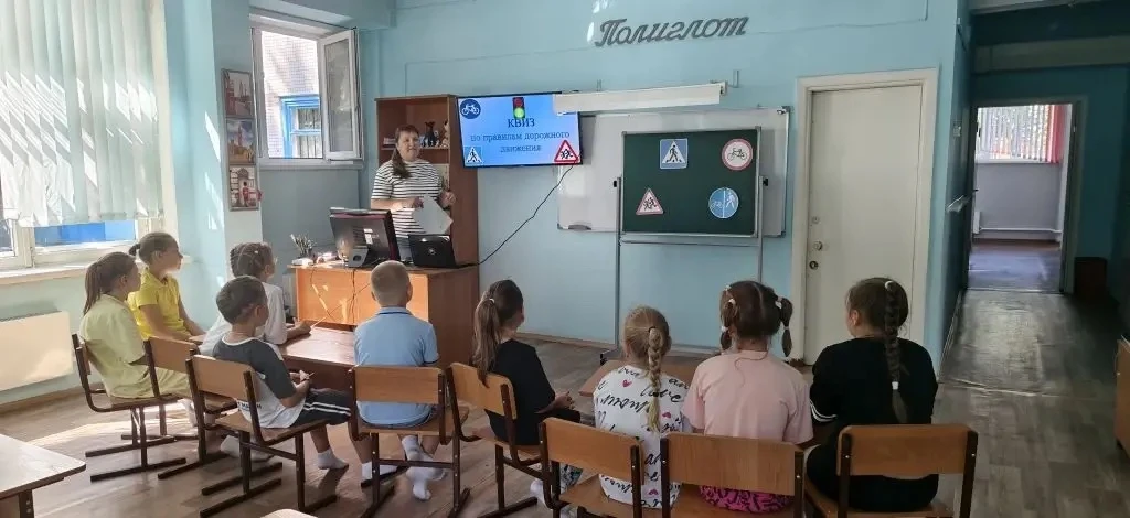 В Доме детского творчества N5 прошёл занимательный квиз по правилам дорожного движения! 🚦

Ребята о