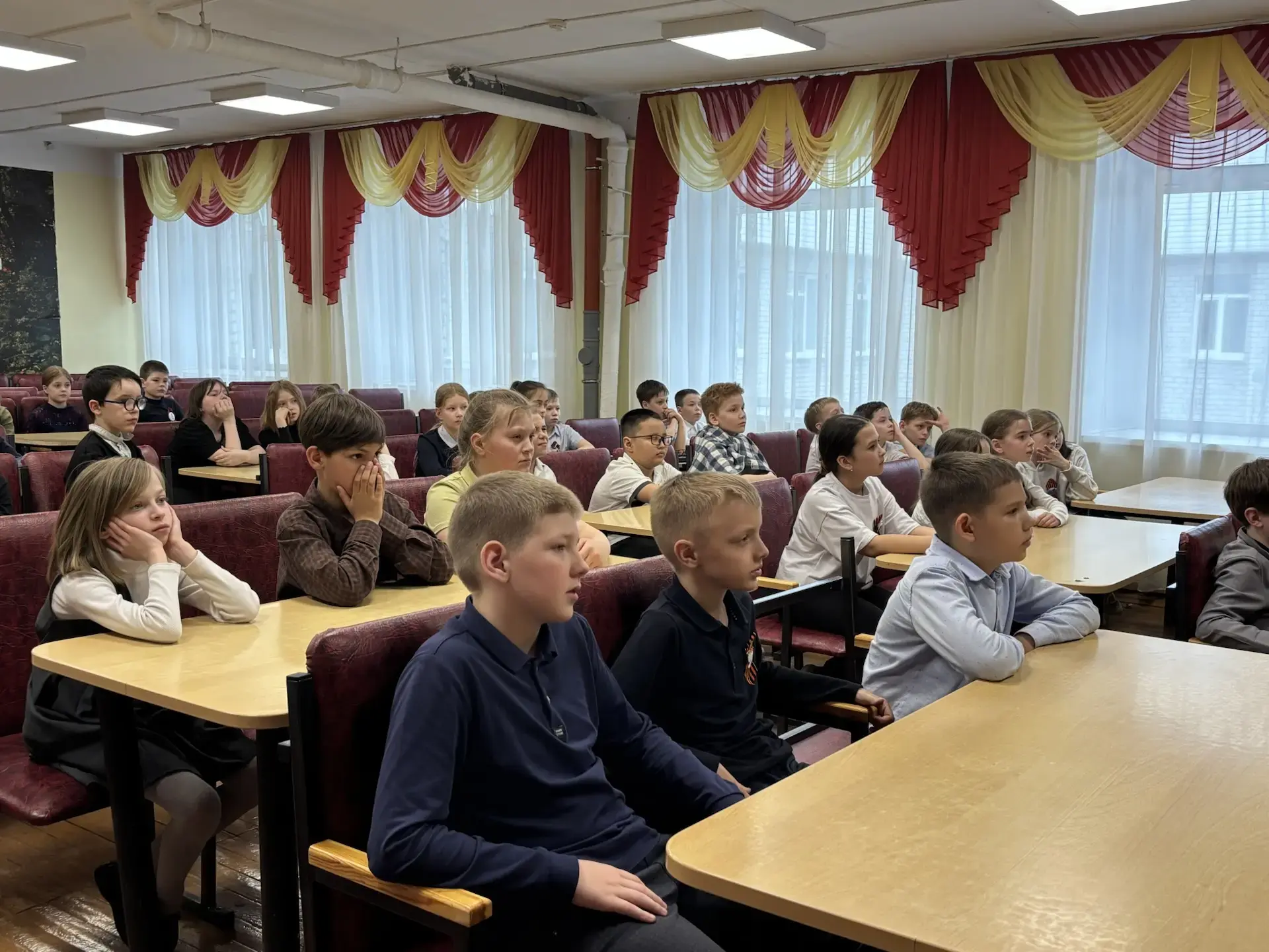 📍Сегодня в нашей школе прошла важная встреча учащихся с инспектором по делам несовершеннолетних Буру