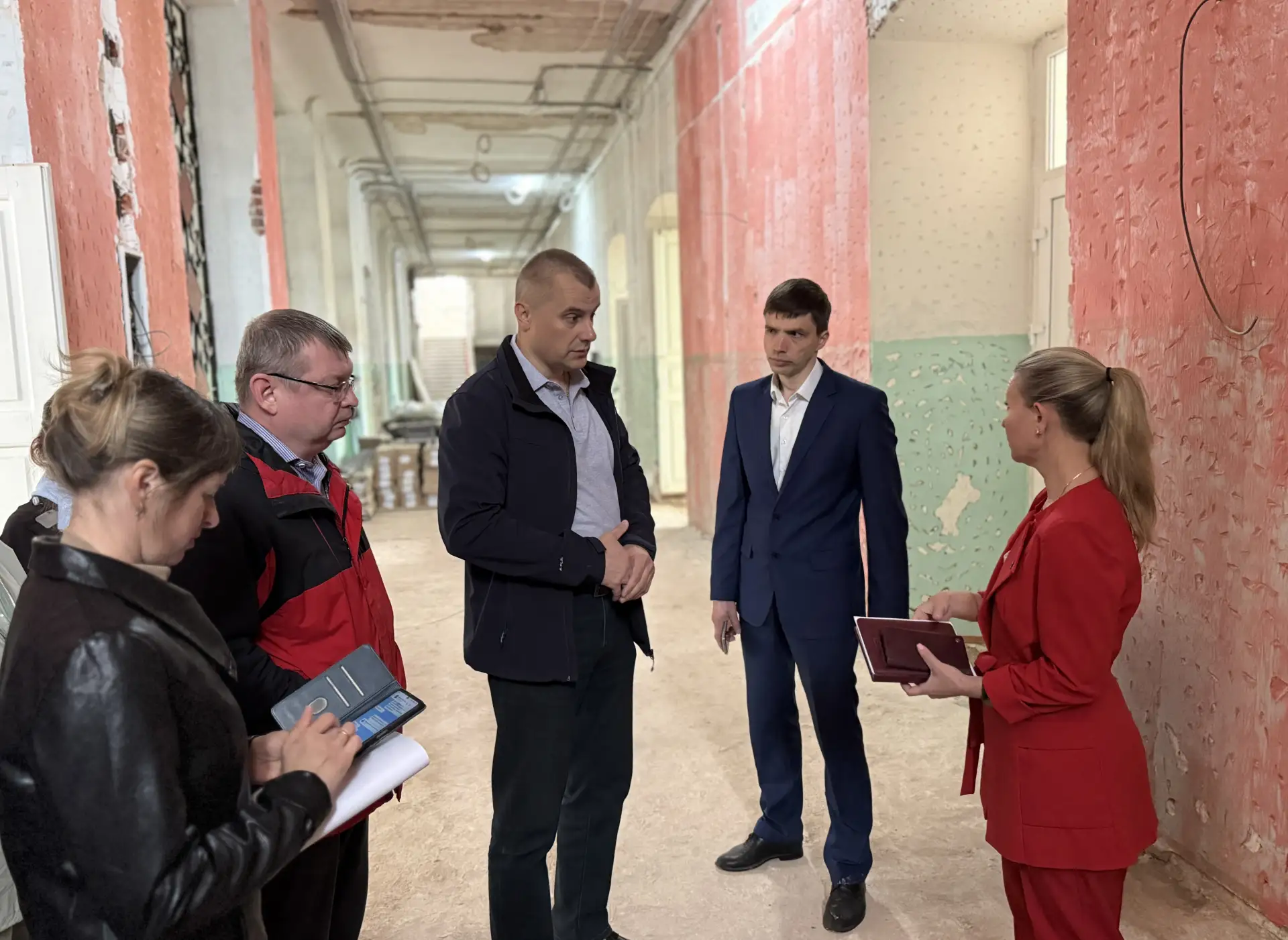 Заместитель министра образования Вологодской области Константин Сироткин проверил ход ремонтных рабо