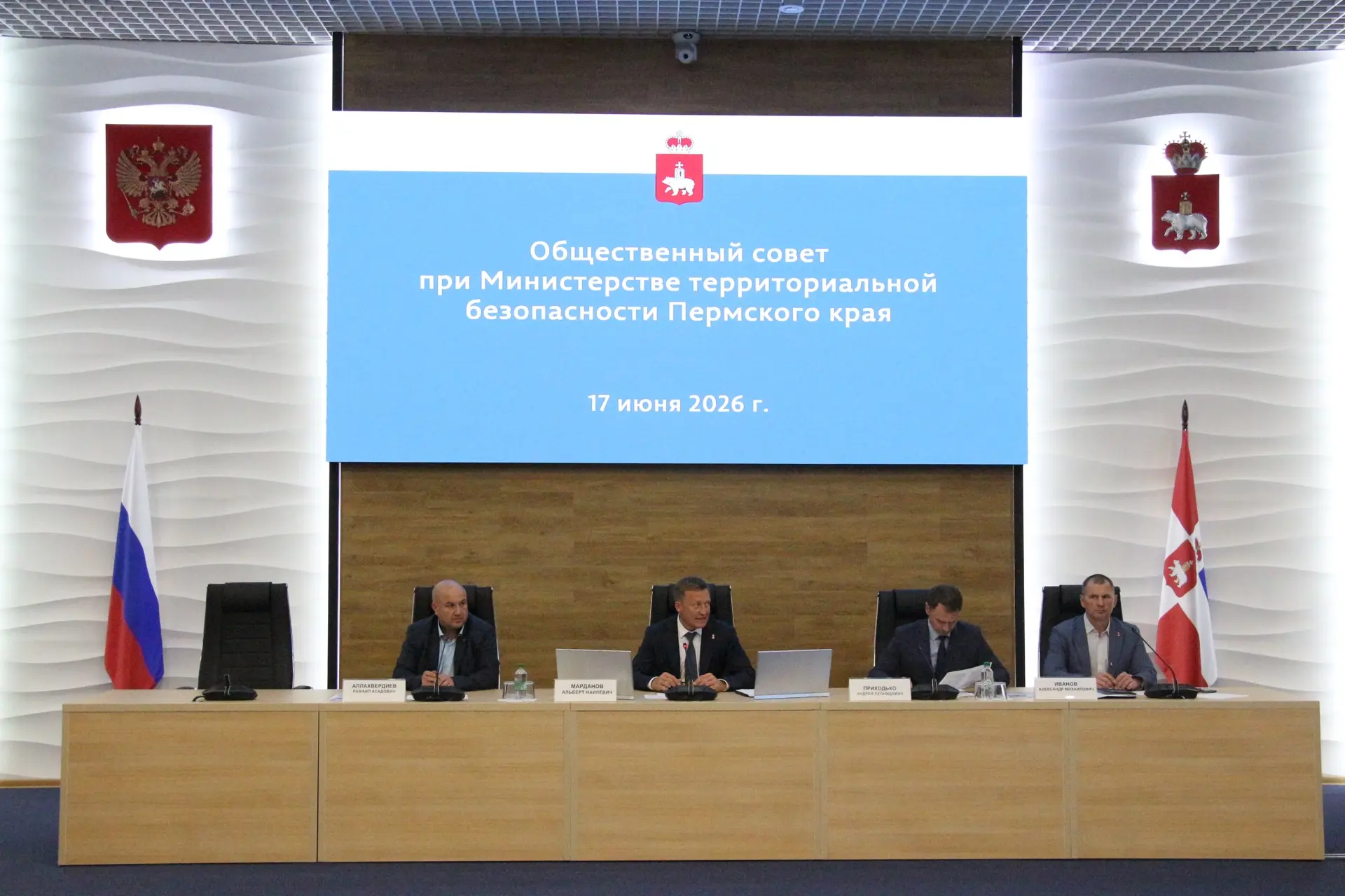 На общественном совете при Минтербезе обсудили комплектование БАРС, профилактику дропперства и подде