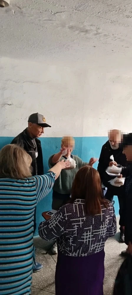 Сегодня АНО ЦСА "Правильный выбор" провели еженедельную благотворительную акцию "Накорм...