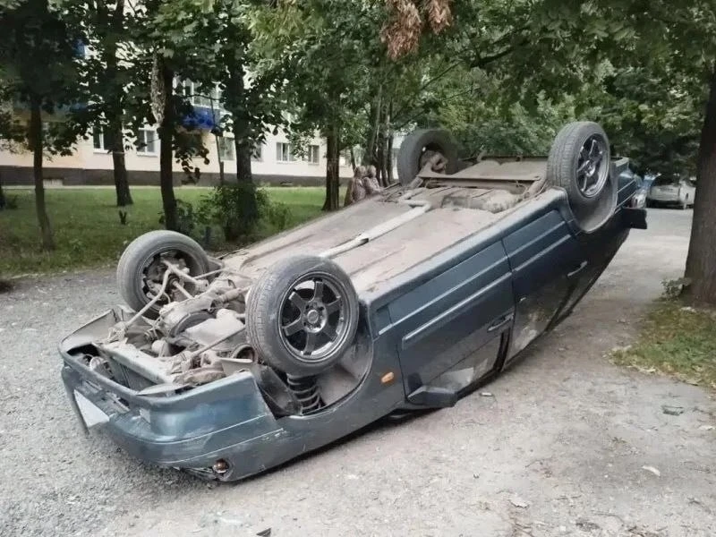 15-летний подросток угнал ВАЗ и перевернулся на нём в Ельце