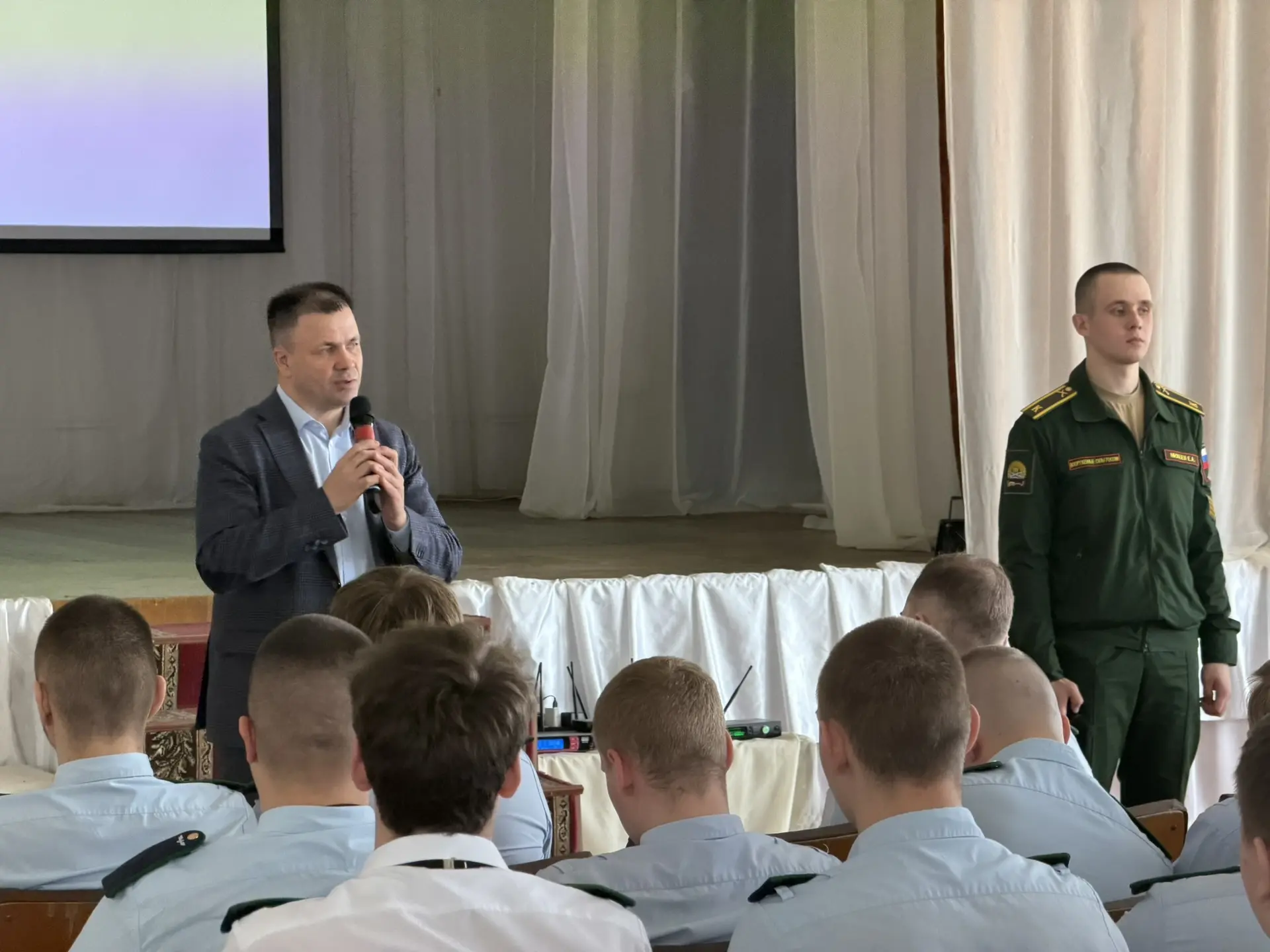 В техникуме в рамках профориентации прошла встреча студентов с курсантами Военной академии материаль