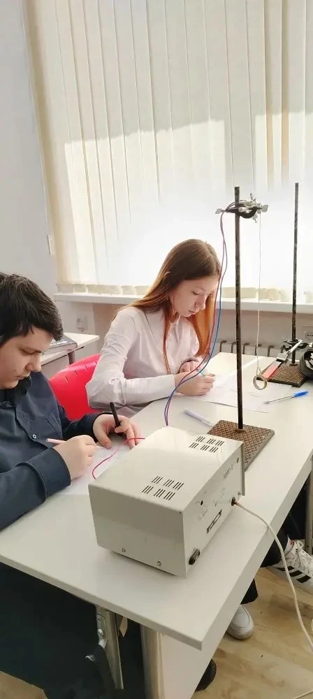 📚✨ Практикум по физике в центре «Точка роста» для 11-х классов!

В нашем центре «Точка роста» состо