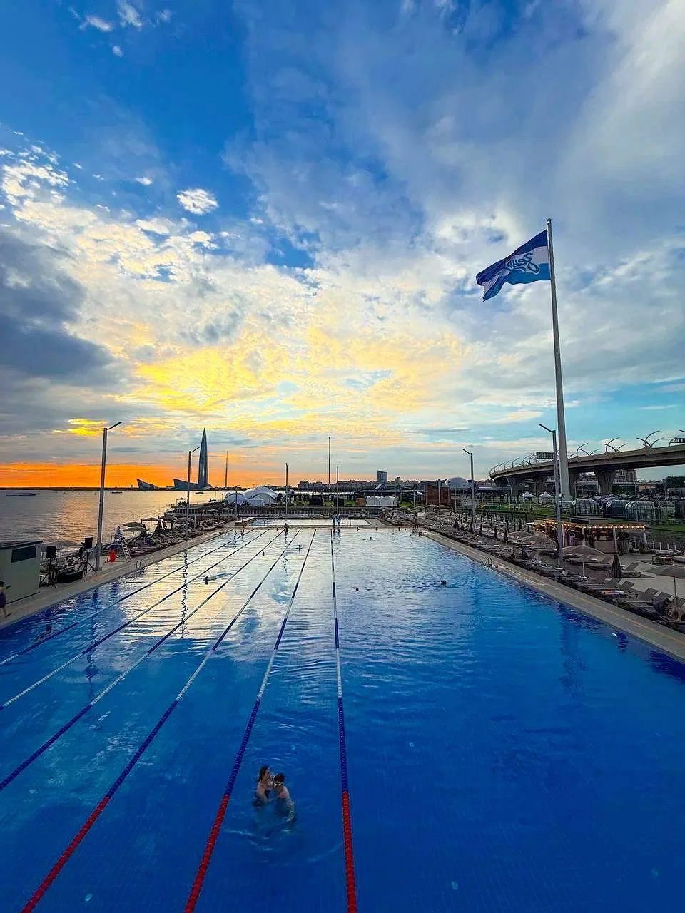 Бассейн под открытым небом у Финского залива (14+) 🏊🏻‍♀️

🗓 Вт-Вс 7:00-22:00
📍 Флагшток

💵 от 2