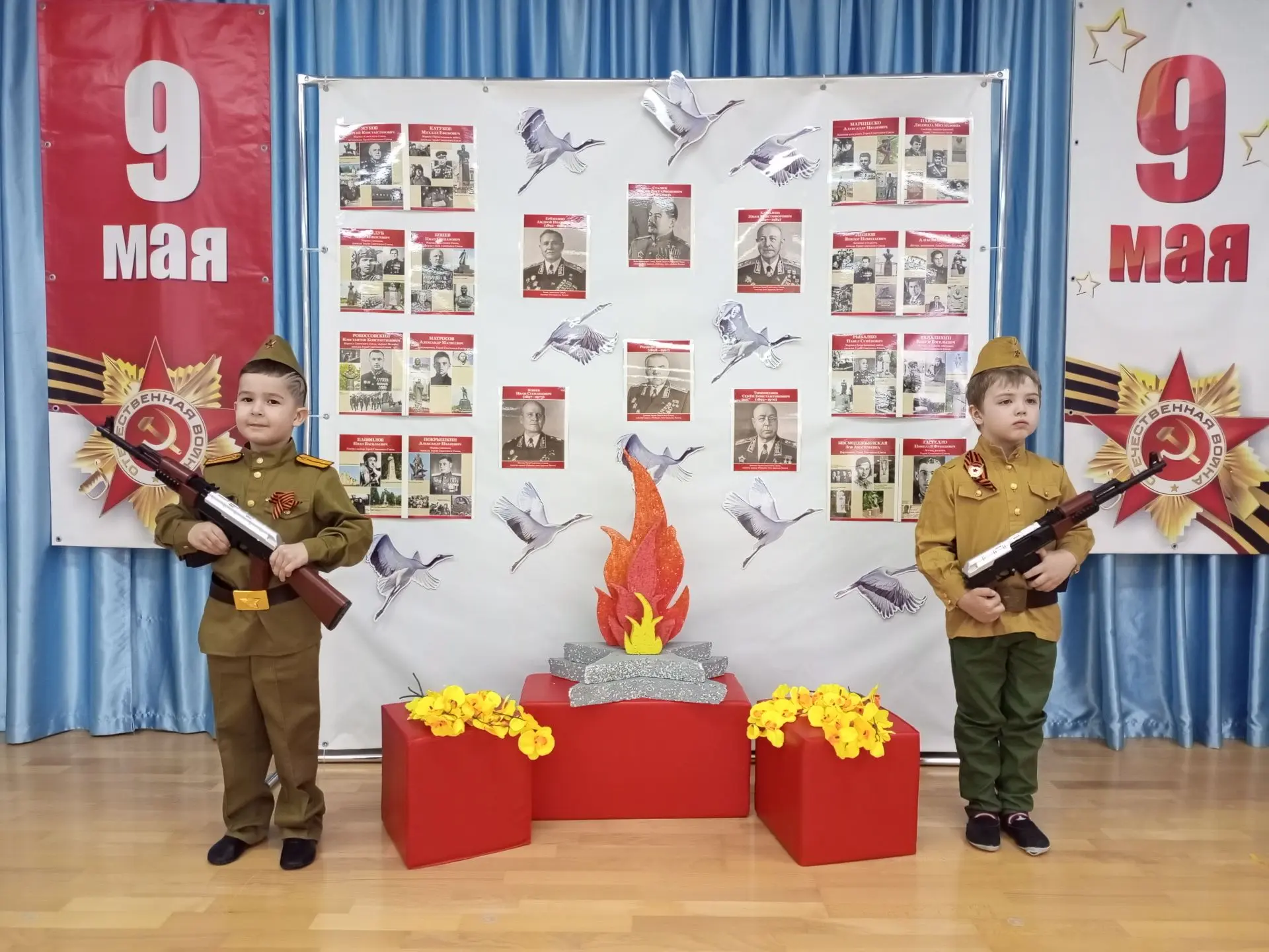 День Победы — праздник важный,
Светлый, радостный, святой.
В этот день Отчизна наша
Всем вернула мир