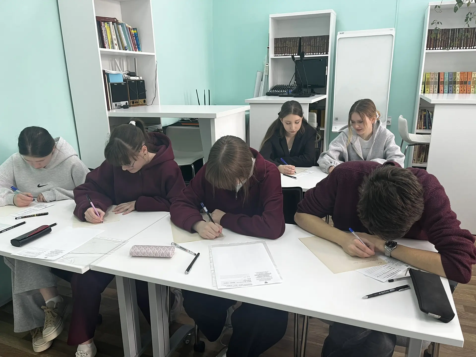 В Плавском муниципальном округе 16 десятиклассников приняли участие в муниципальном эта...