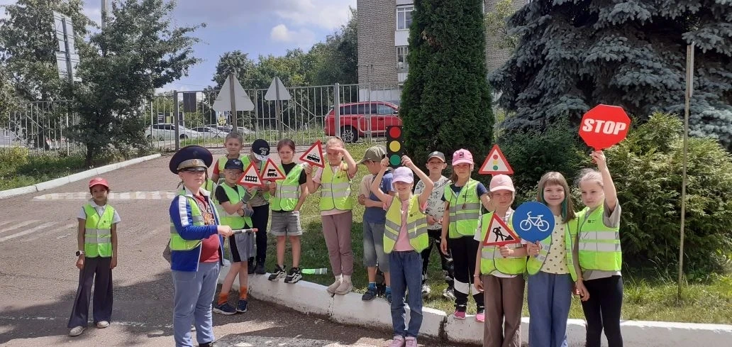 ⚡️Одним этапом Фотоквеста была станция "Правила дорожного движения", где ребята должны были показать