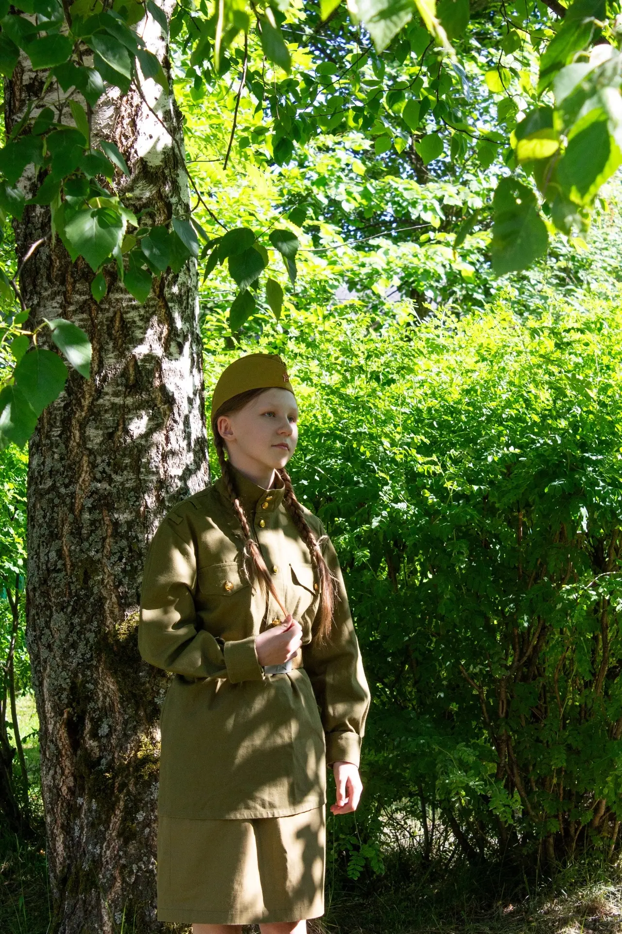 Внимание!📸Продолжение просмотра фотогалереи 
«Военная форма и красота: взгляд в объектив»📹
Какую ж