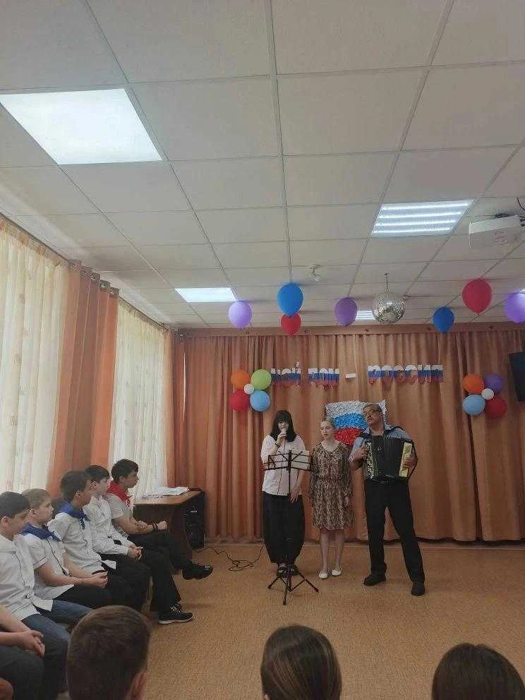 Проект «Создание семейной мастерской».
 Гордость и патриотизм.

Праздники позади, но добрые дела про