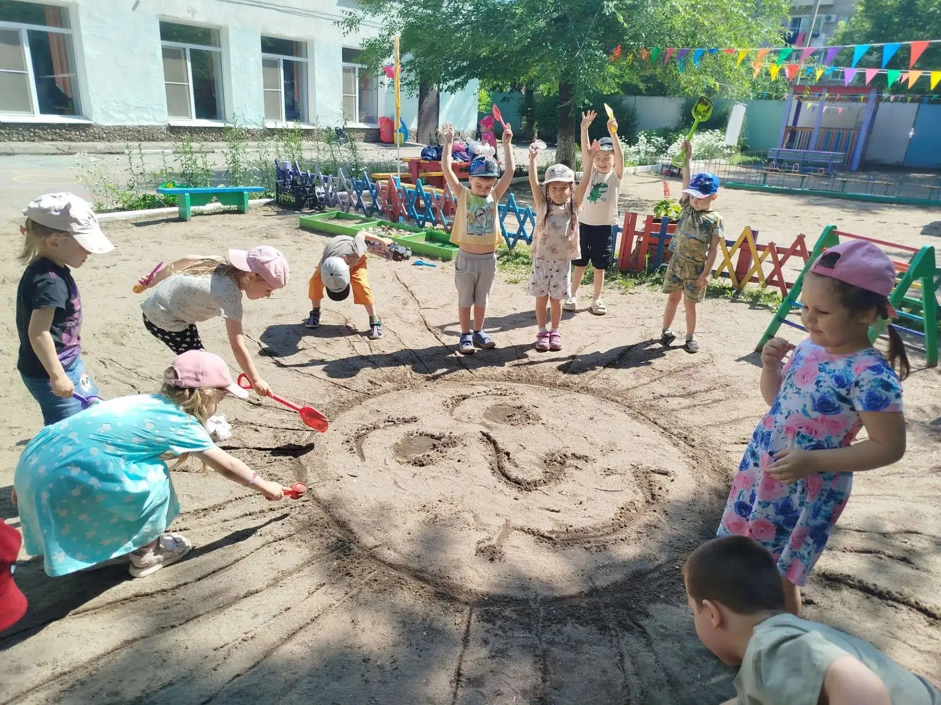 Рисование на песке, 4 корпус