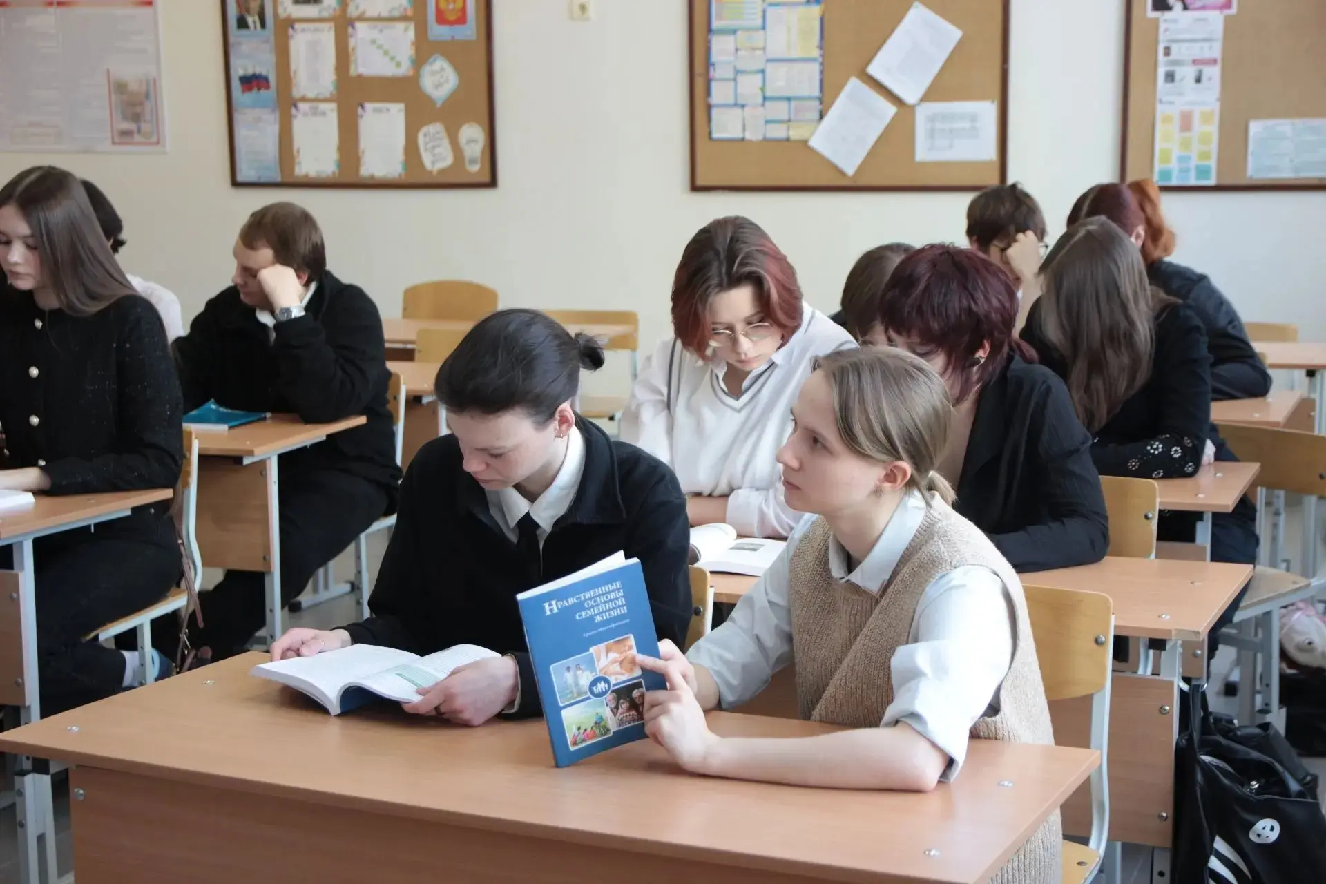 🌟 Стартовала неделя «Семья — дело счастливое»!  С 16 марта наша школа участвует в городском фестивал