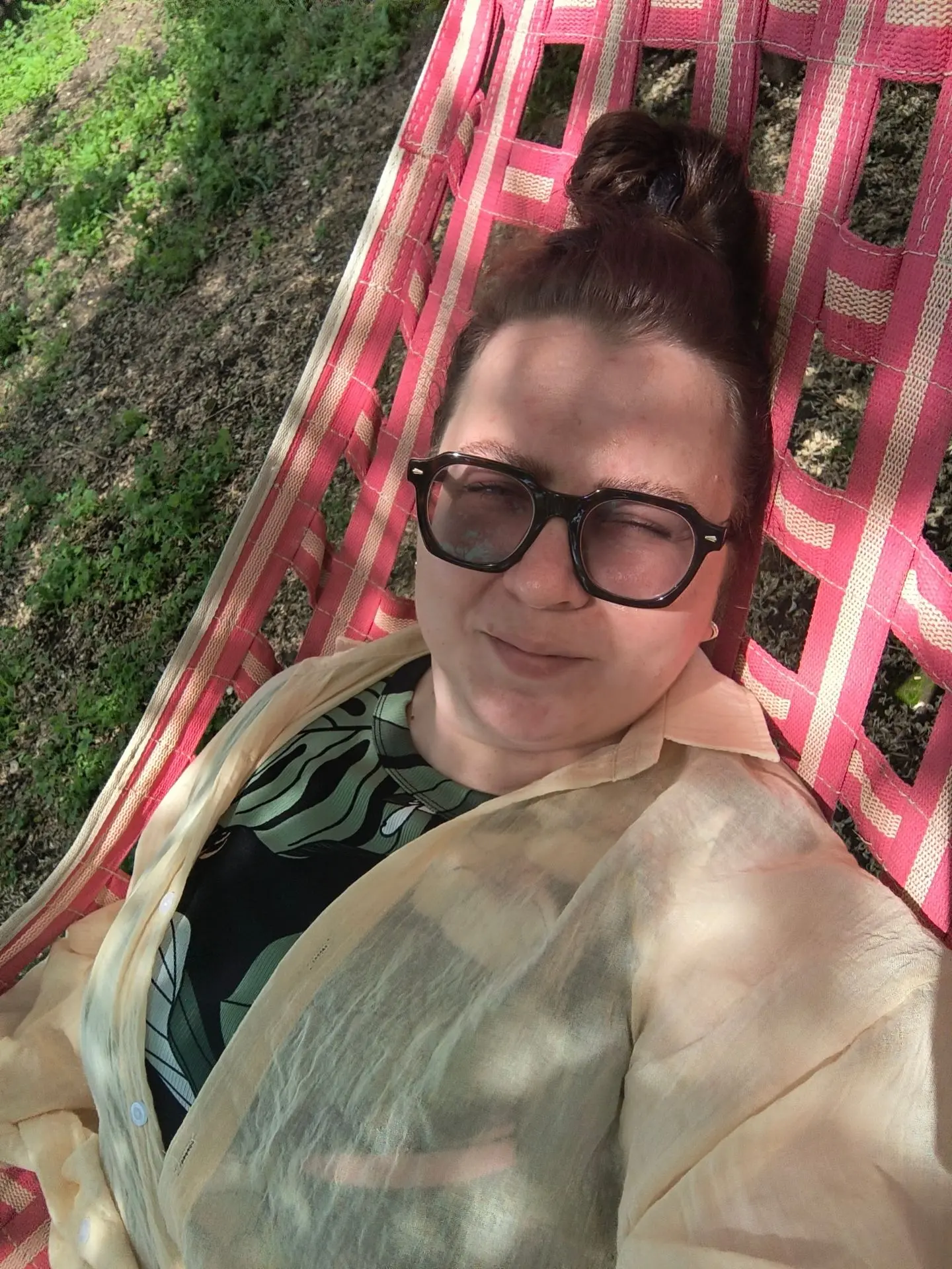 Самое главное, СПФ на лице, спасатель в сумке🤣🤣🤣🤣чил в гамаках, дети пристроены)))