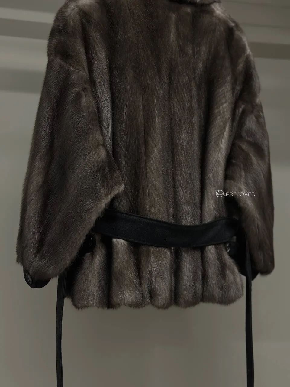 Купить / Продать в приложении Preloved club