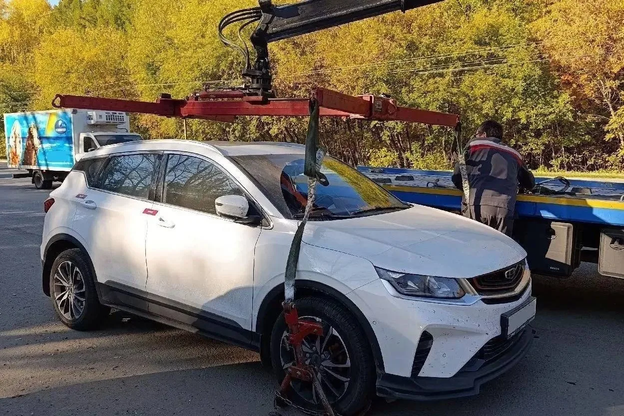 Челябинец накопил 123 штрафа на Geely Coolray.