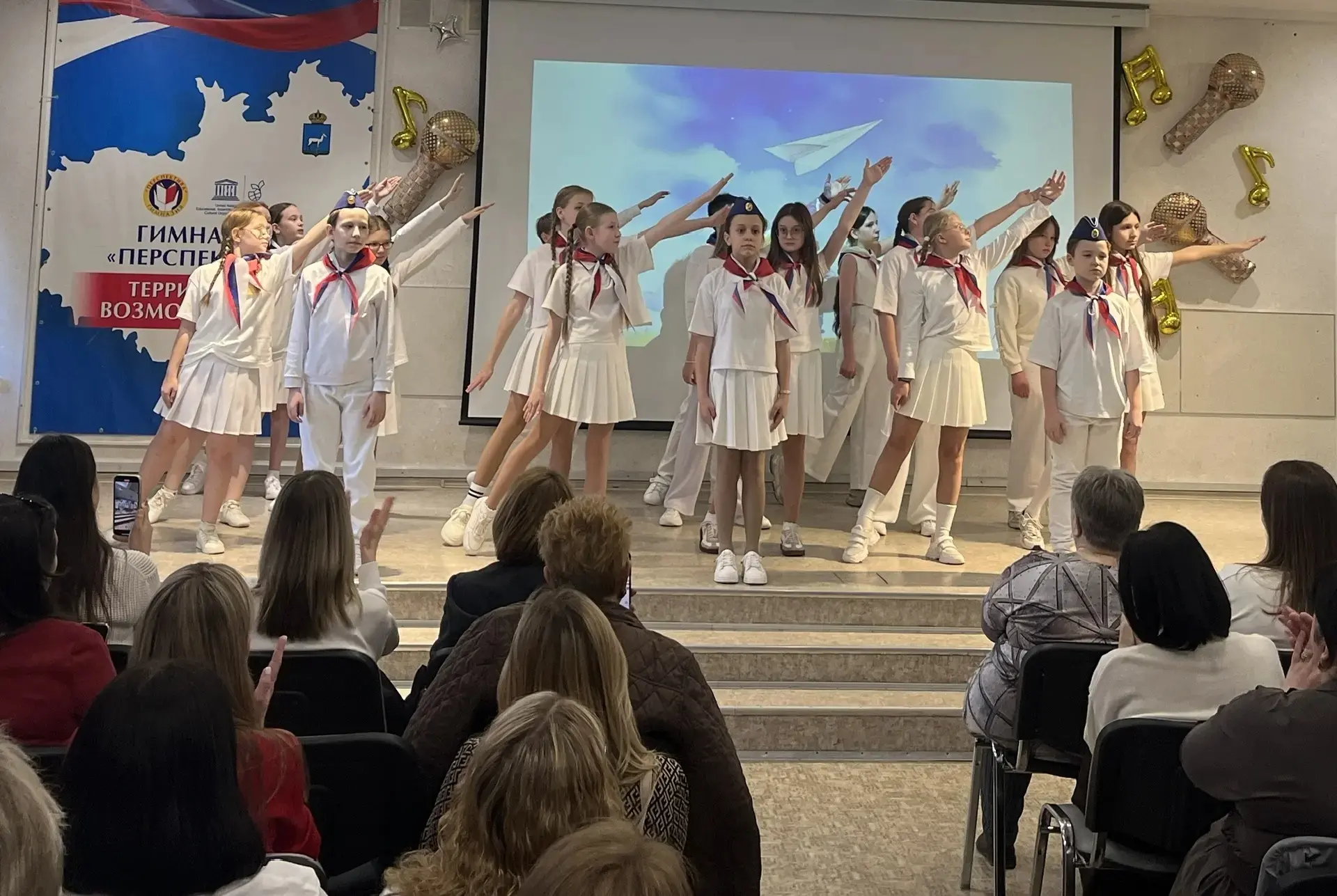 🎶 Праздник музыки и души в гимназии!  Сегодня в нашей гимназии состоялся настоящий праздник музыки и