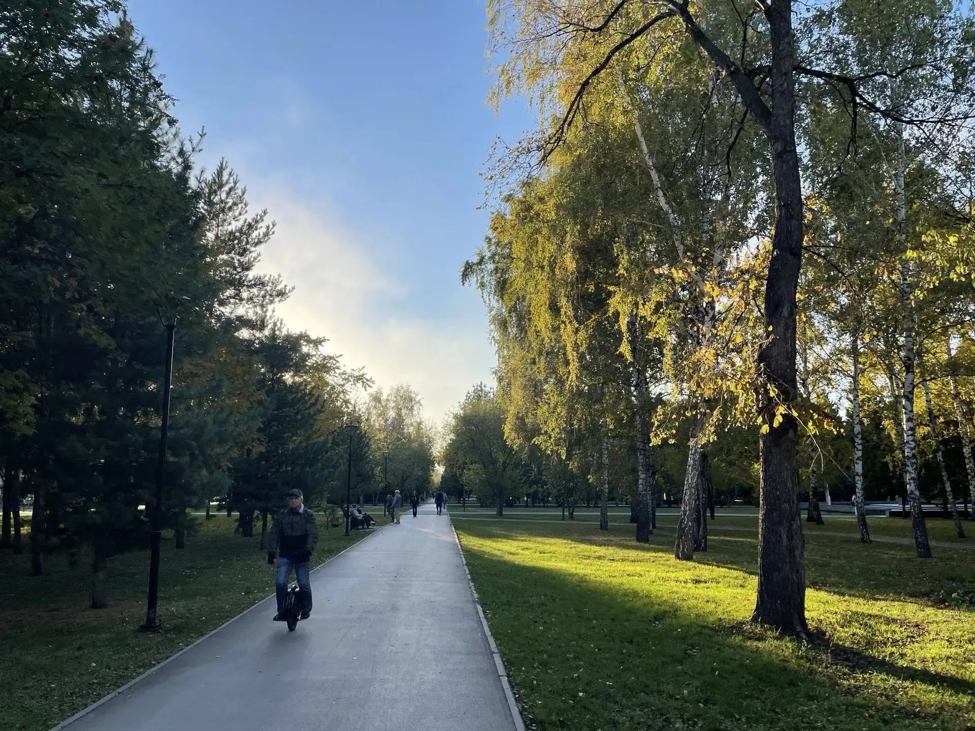 Несмотря на очень прохладное утро (сейчас в городе +2°, которые ощущаются как 0°), день...