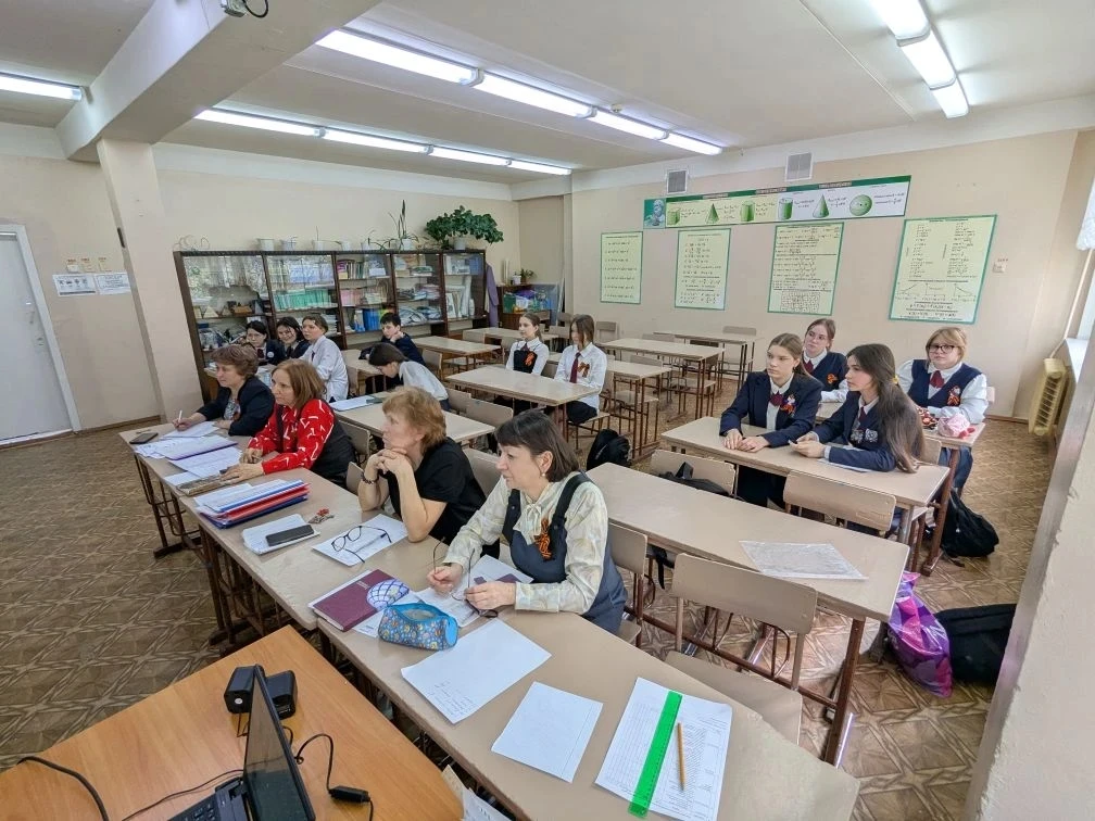 ✨ 27 апреля в нашей школе прошла научно-практическая конференция «Первые шаги в науку»! ✨  Это был н