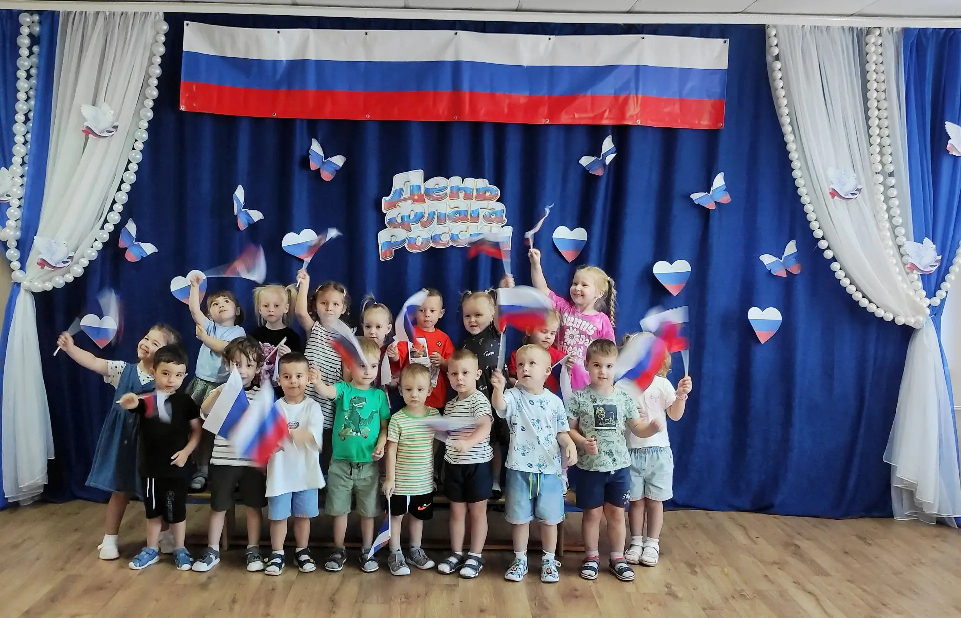 🎉 Праздник патриотизма и ярких эмоций в детском саду «Страна Чудес»! 🎉