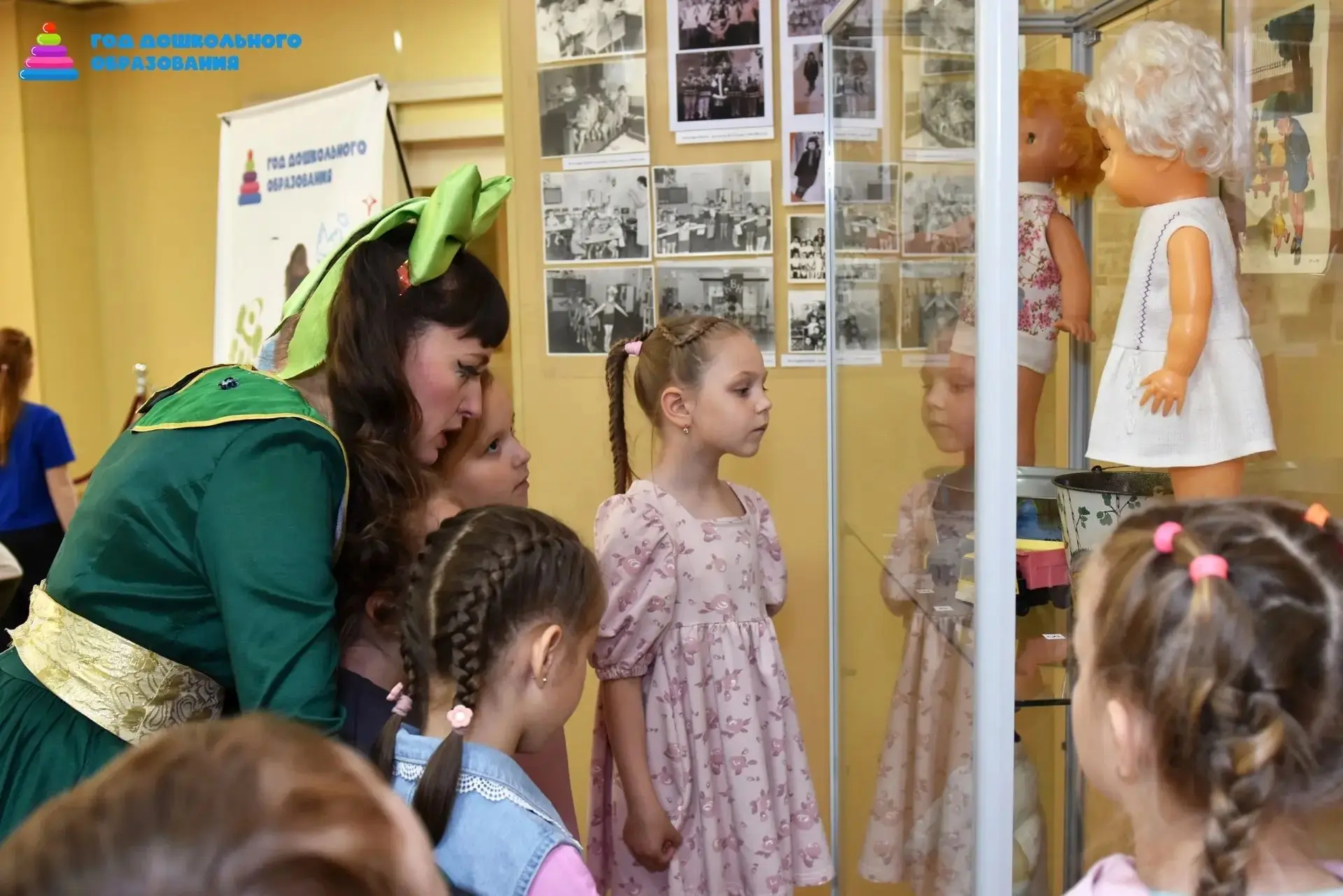 📚 Новотроицк: в Музейно-выставочном комплексе открылась выставка «Прекрасное далёко» 

В рамках Год