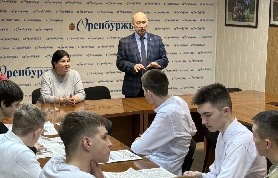 Накануне 35-летнего юбилея газеты "Оренбуржье" студенты ГАПОУ"ОАТК  им.В.Н. Бевзюка" вместе с советн