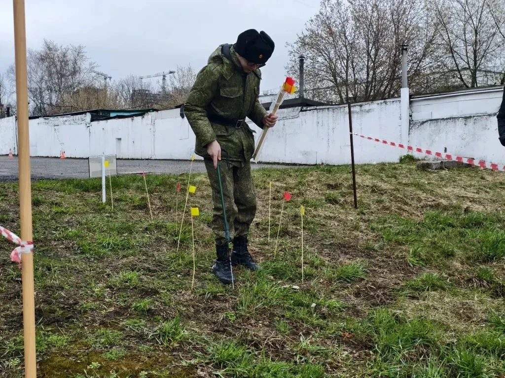 🇷🇺 Юнармейцы 8 «Г»: достойный бой в «Зарнице 2.0»!  На прошлой неделе наш кадетский 8 «Г» класс пред