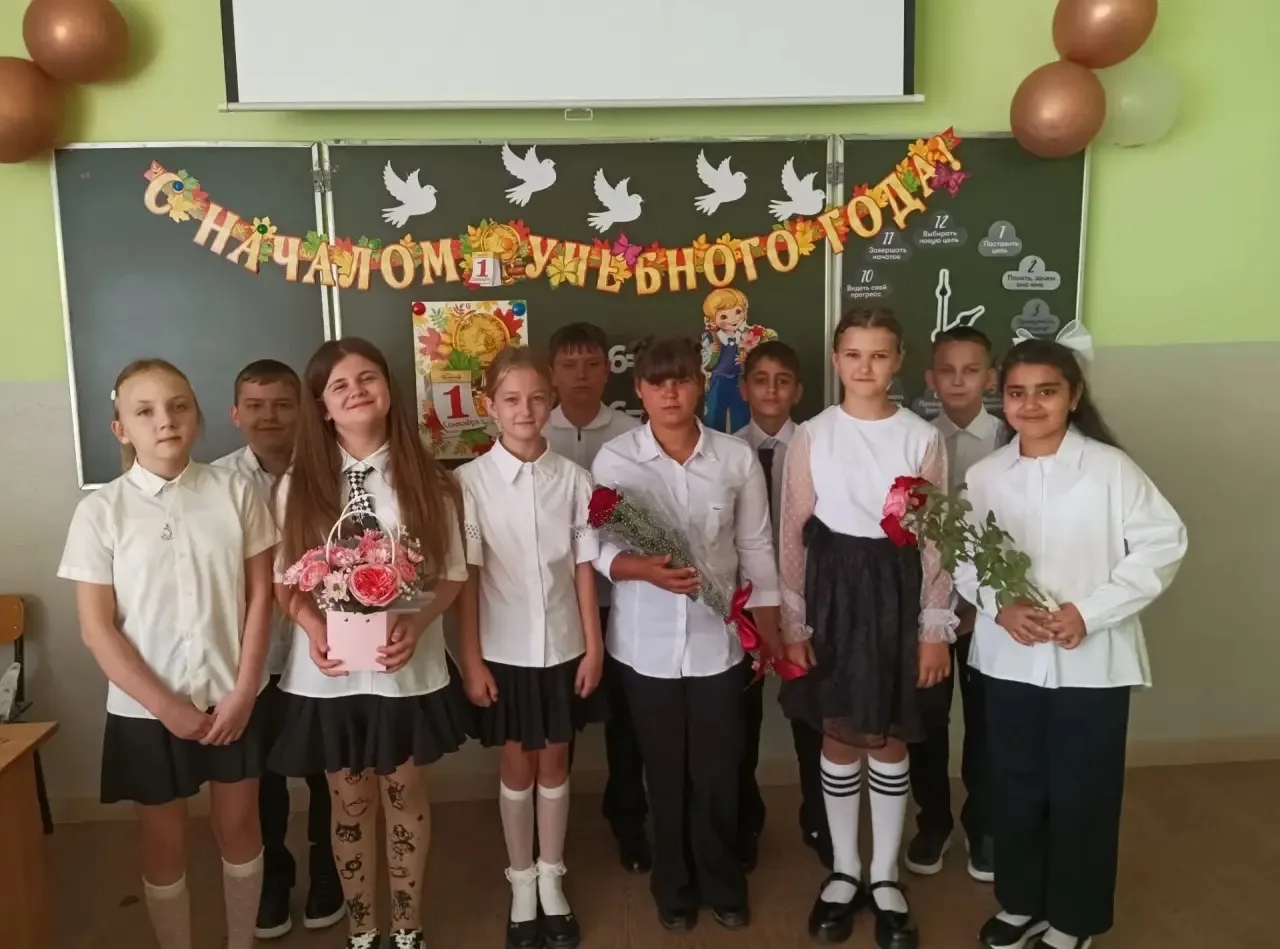 🏫 В МБОУ ООШ № 10 им. В. И. Фадеева — праздник знаний и добрых традиций! 🎉