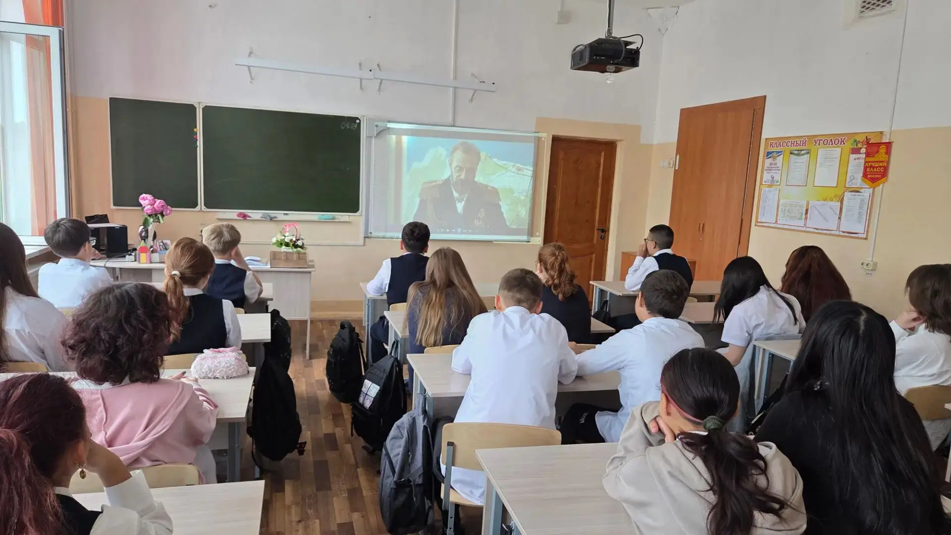 «Прекрасен ты, чудесный край! Светлы и прозрачны, как глубокие, огромные чаши, стоят оз...
