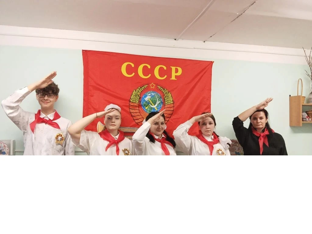 Кто шагает дружно в ряд? Пионерский наш отряд!