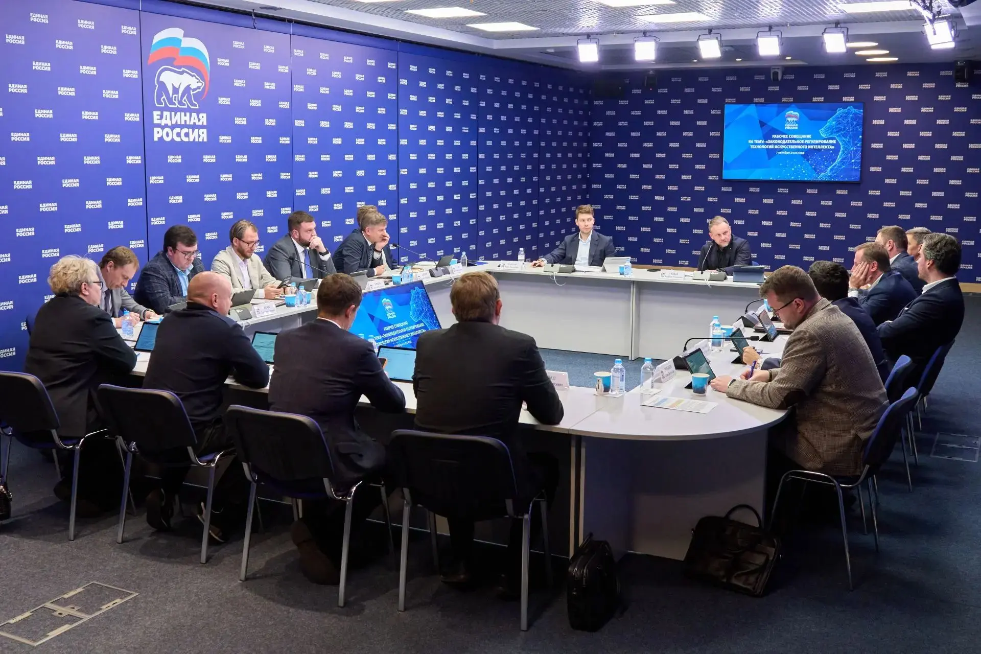 Единая Россия проработает с экспертами создание законодательных условий для развития те...