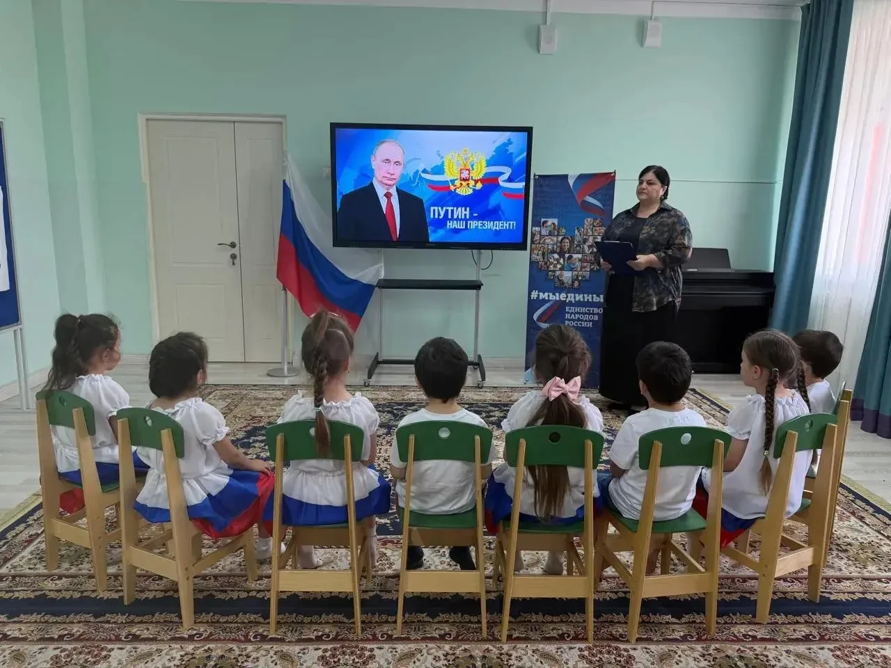 Тематическая беседа, приуроченная ко Дню России  
с воспитанниками средней группы «Непоседы»
Цель: 
