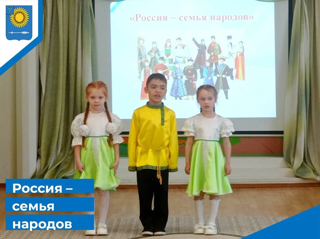 11 июня в детском саду «Светлячок» прошёл праздник, посвященный  дню России – самому мо...