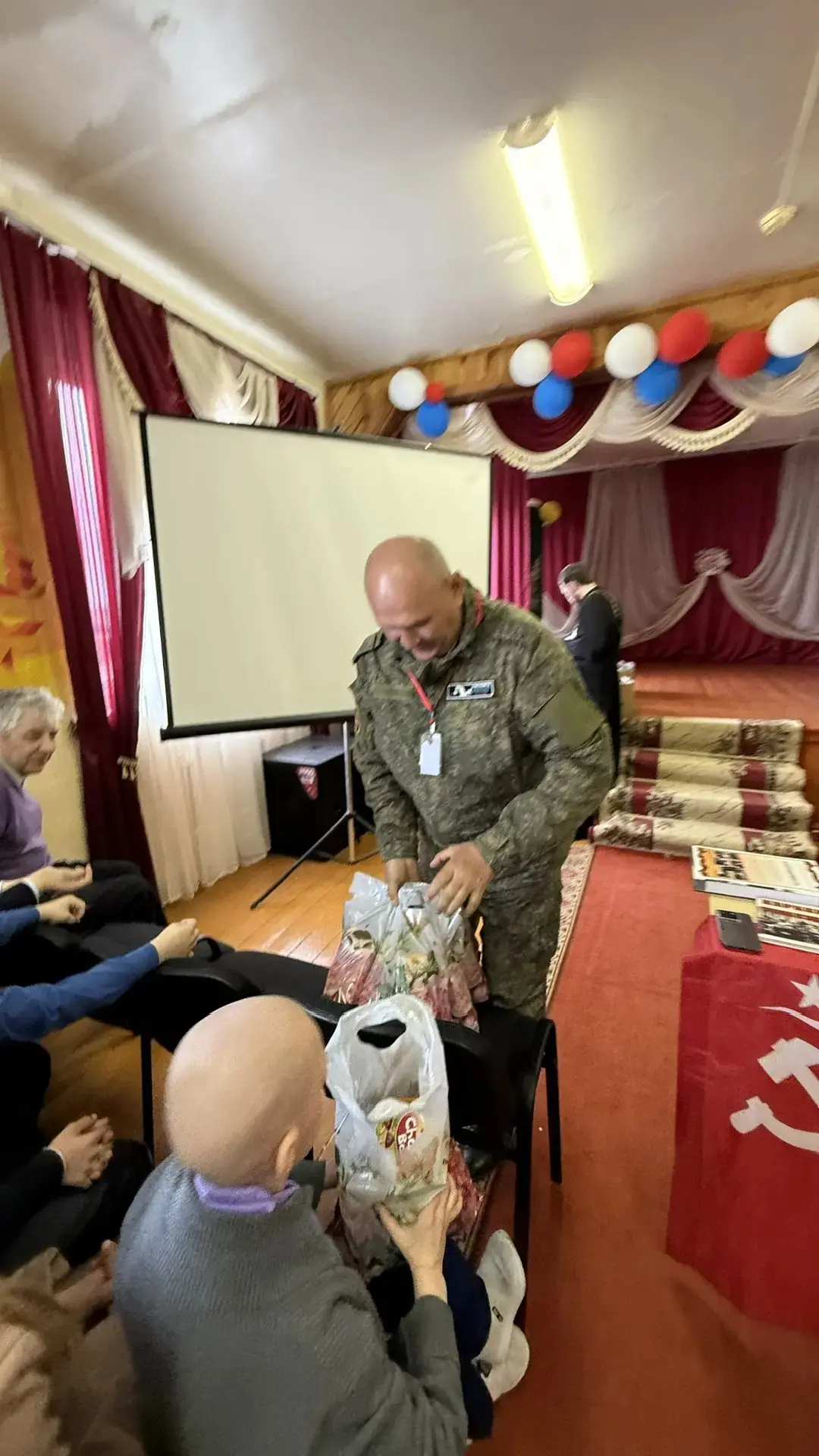 Педагог дополнительного образования, руководитель патриотического отряда "Память" Косынкин С.А. в пя