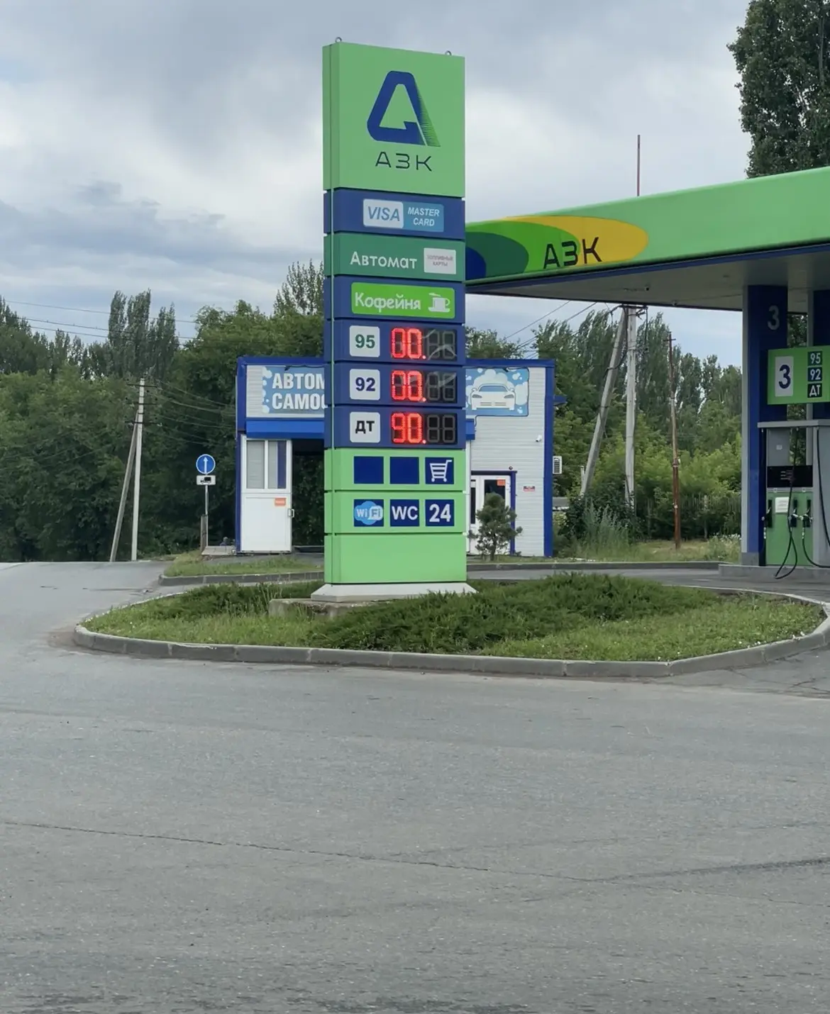 На АЗК в Жг на данный момент , бензина нет , кроме дизельного топлива и то по 90 рублей 😮😳