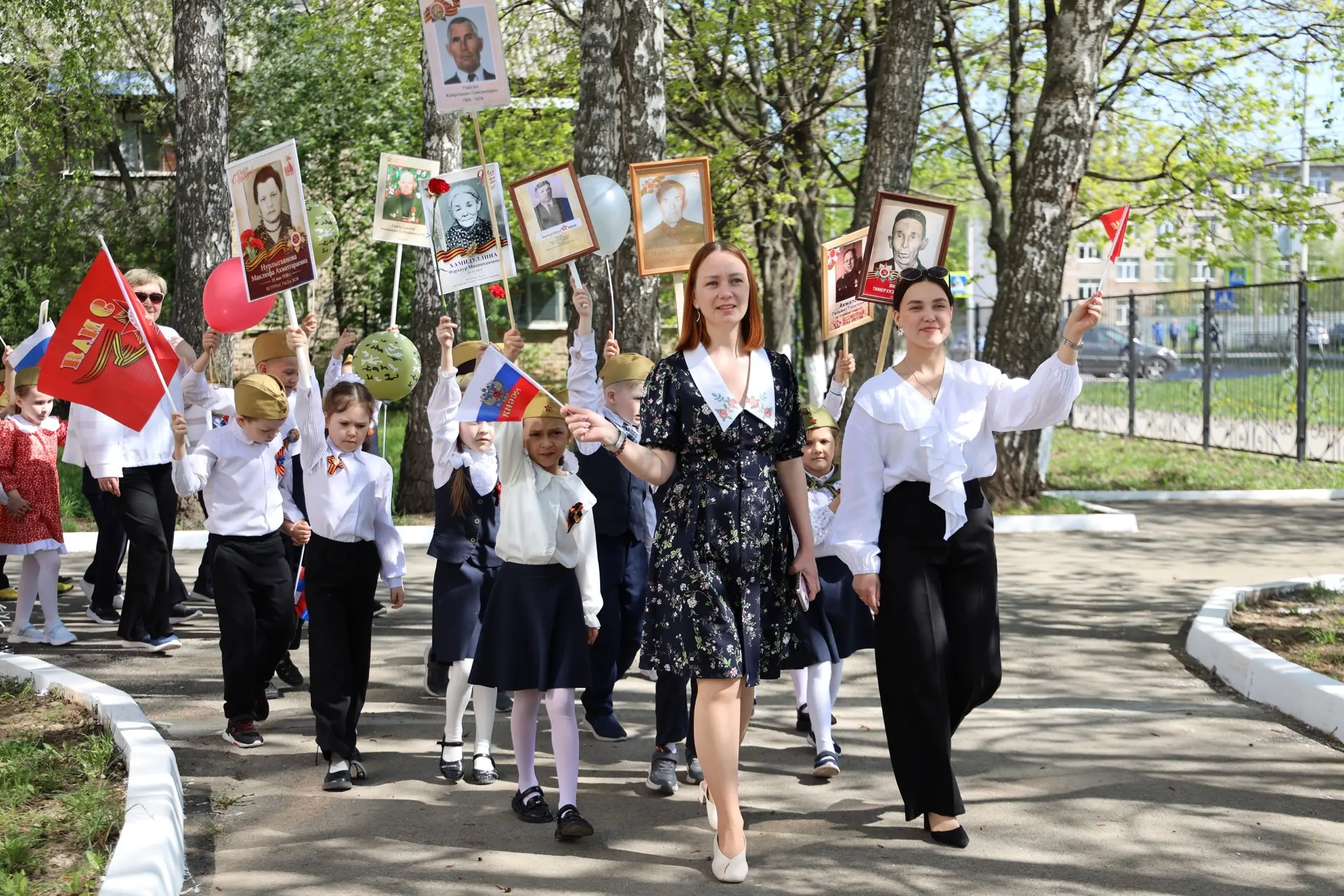 У нас в школе прошло шествие «Бессмертного полка».