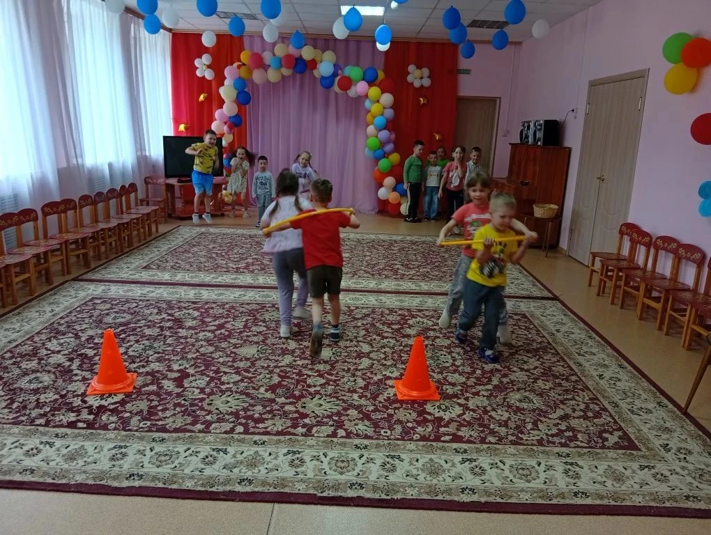 В день семьи, любви и верности в старшей группе прошло увлекательное развлечение. Дети играли в  сем