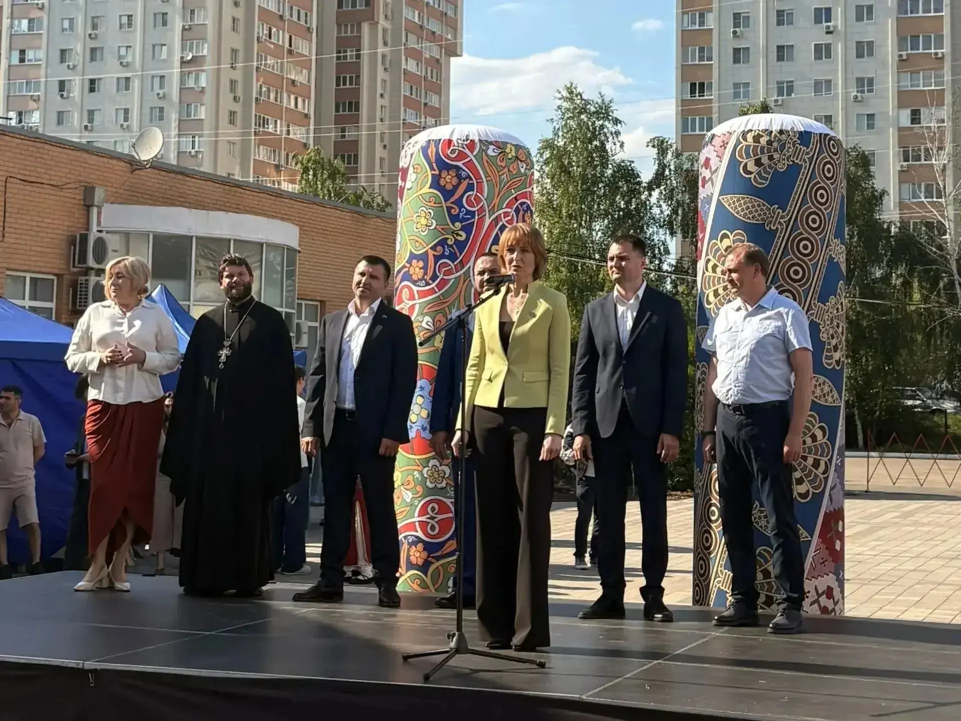 🇷🇺 Единство народов — богатство России! 
 
В преддверии Дня России площадка спортивного комплекса 