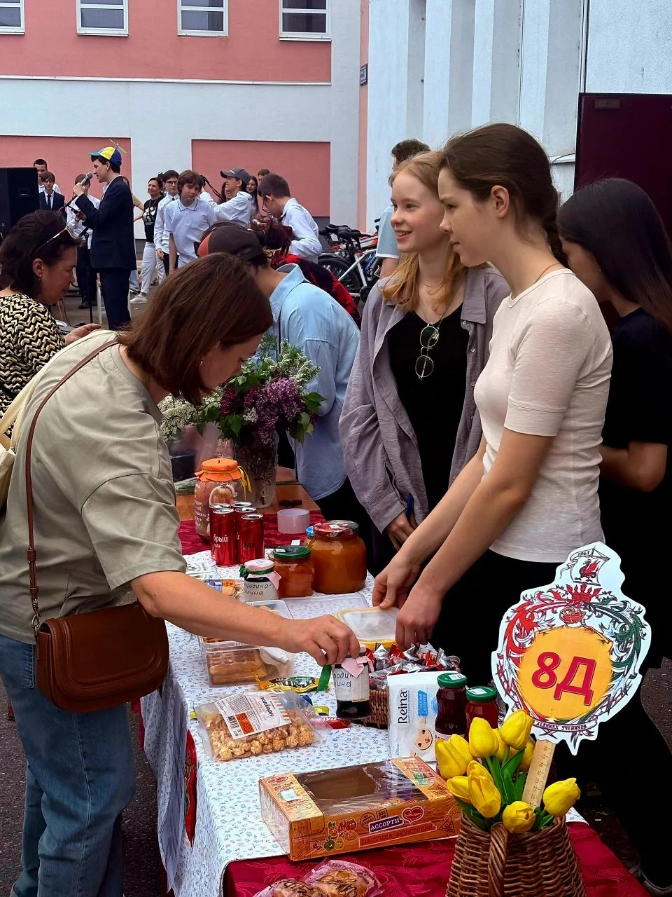 ✨ Ярко, вкусно, по-доброму: итоги Благотворительной ярмарки! 

16 мая наш лицей вновь наполнился теп
