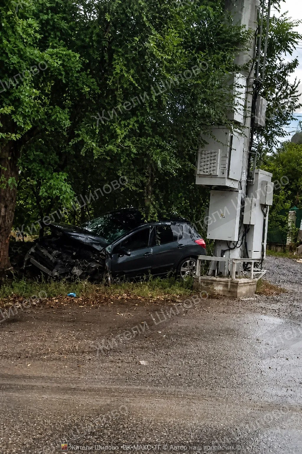 💥 На садах было сегодня ДТП. Автомобиль врезался в столб! На место приезжала скорая