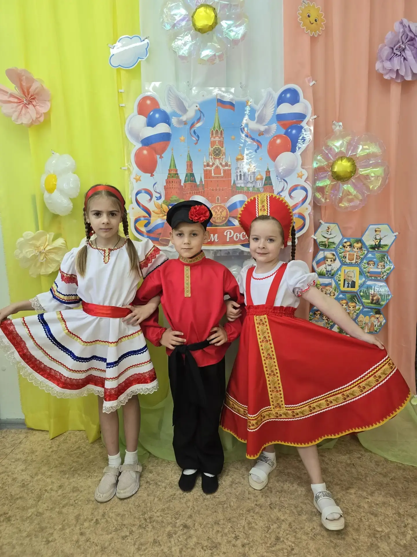 🇷🇺 Неделя патриотизма в группе «Весёлые горошины»! 🇷🇺

Ребята нашей группы с большим интересом и