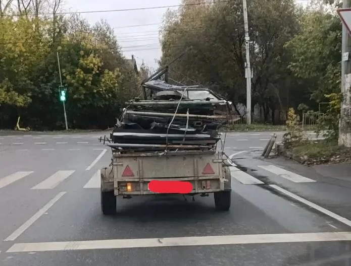 "Андрей, здравствуйте! Вчера в 15.00 у автобусного парка встретился такой автомобиль с ...