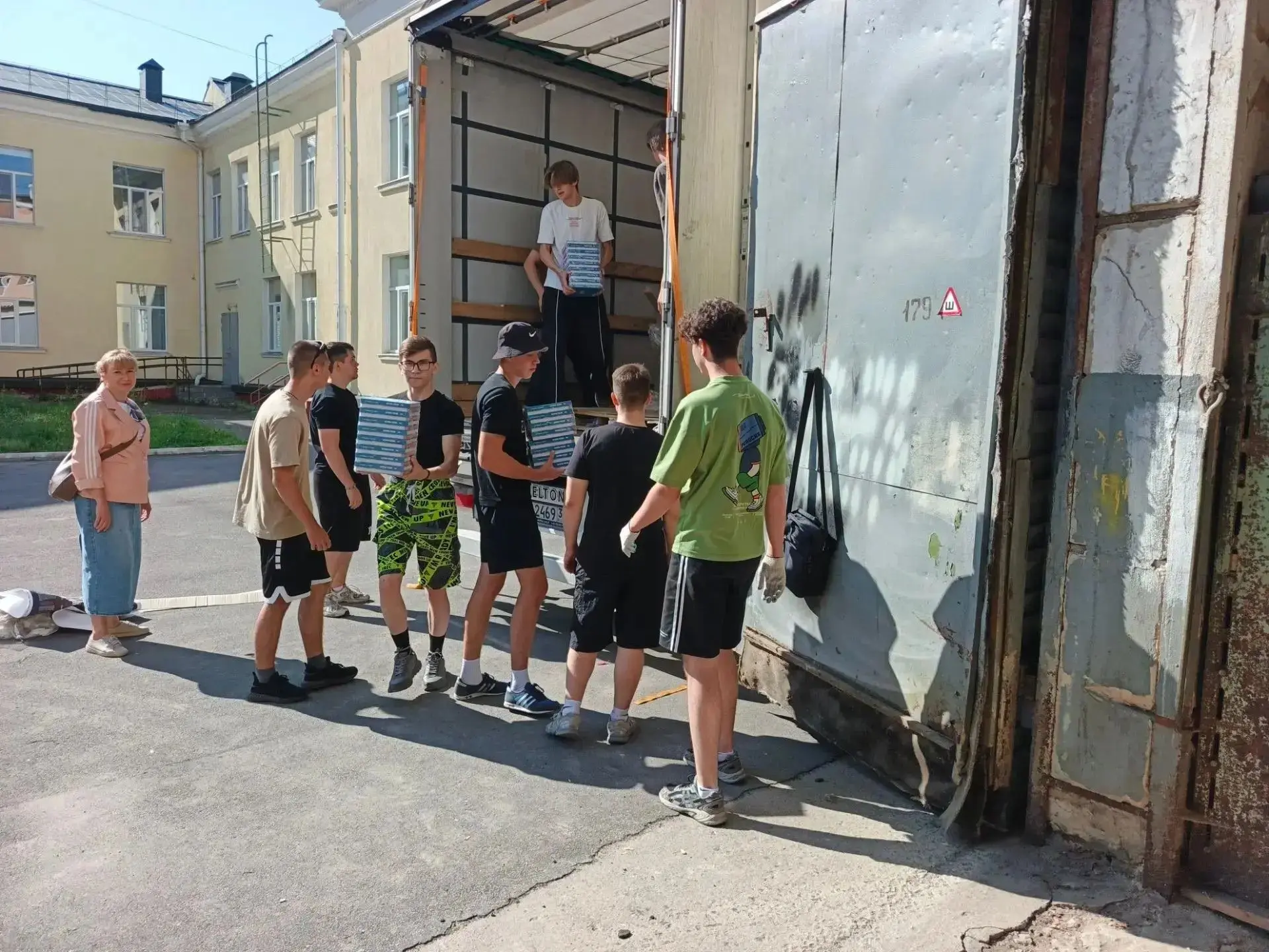 ❗❗❗Долгожданный день! 

В регион пришла первая партия учебников. Сегодня груз с учебниками по всеобщ