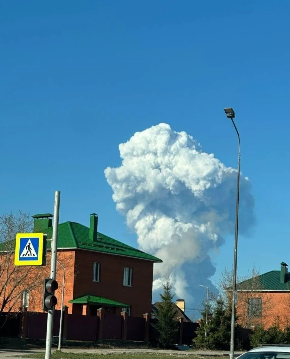 В Перми зафиксированы новые взрывы 🔥  ️Поражен НПЗ "Лукойл-Пермнефтеоргсинтез".