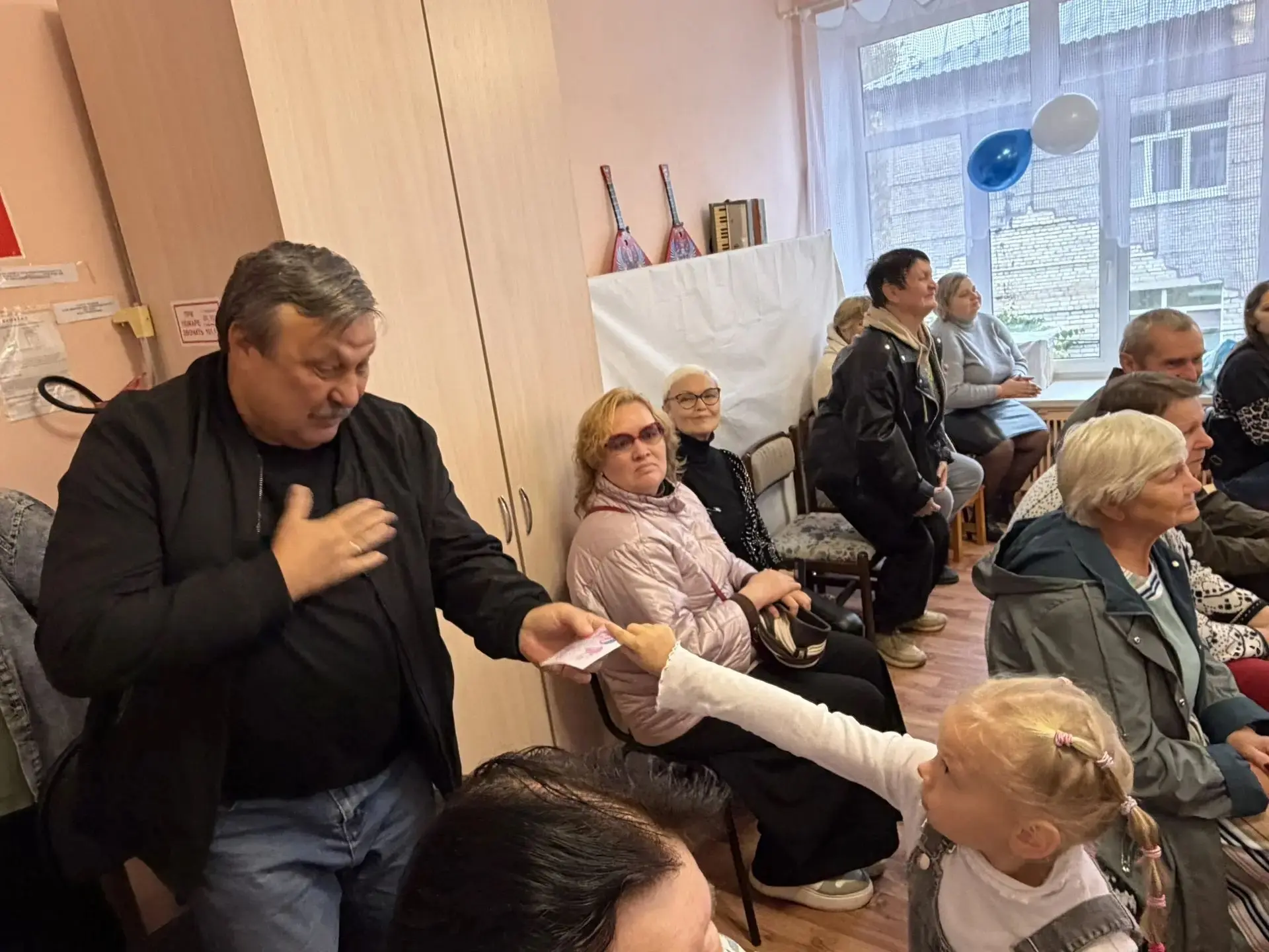Сегодня в нашем детском саду прошёл праздничный концерт ко Дню пожилого человека. В зал...