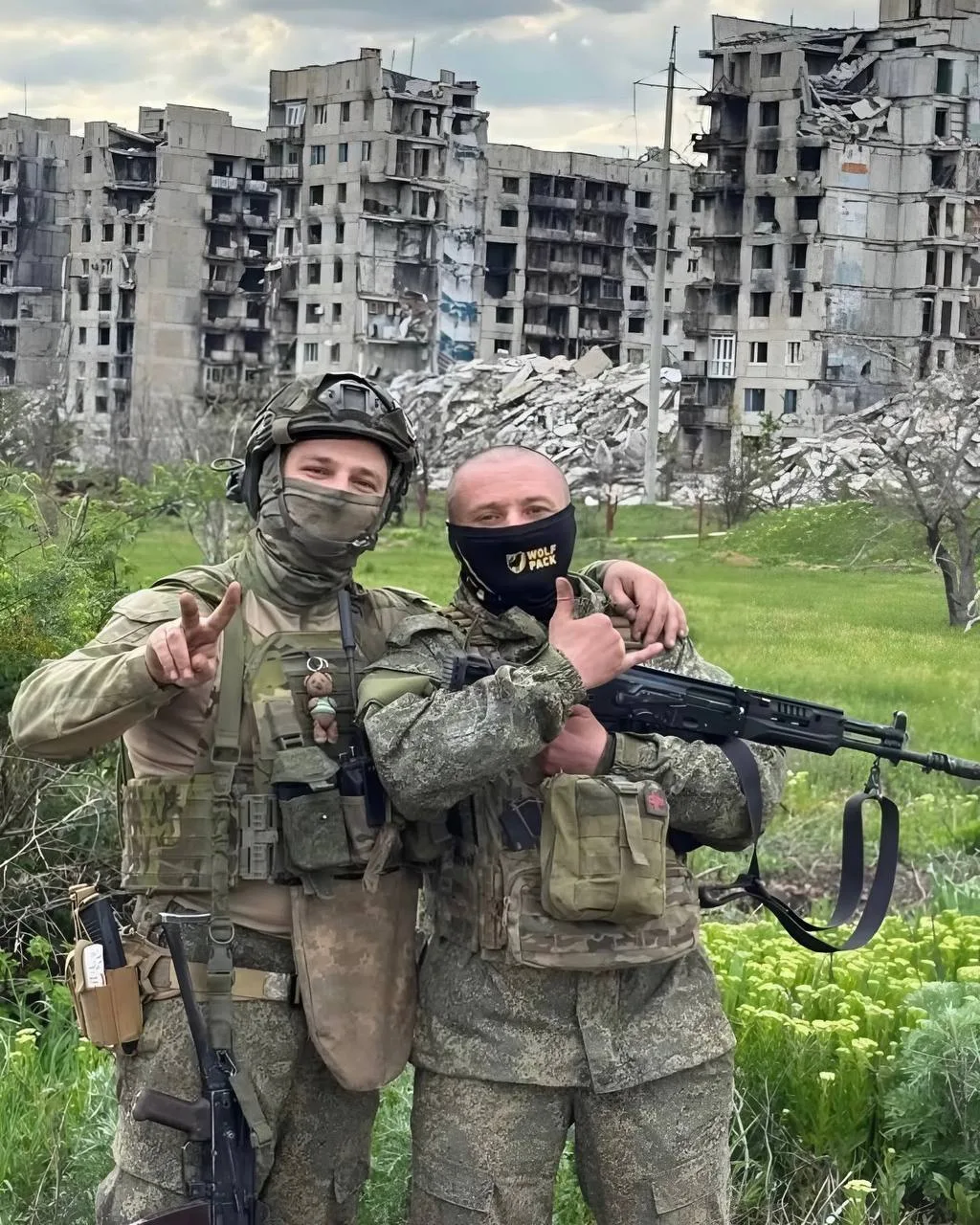 Весточка от бойца с позывным «Большой» и его напарника!

Желаем ребятам крепкого здоровья и успешног